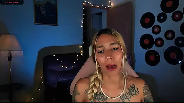 Snapshot of Saucy_Jenn chatting on 21, 2, 2025 Saucy Jenn online show from 21, 2, 2025