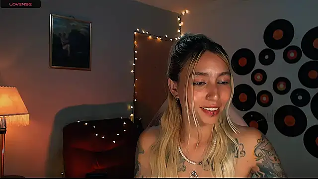 Snapshot of Saucy_Jenn chatting on 23, 2, 2025 Saucy Jenn online show from 23, 2, 2025