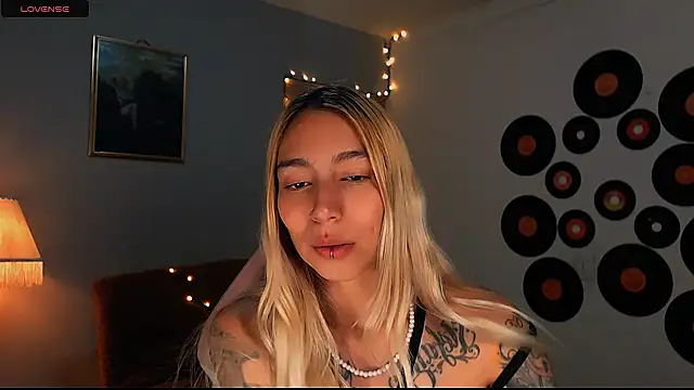 Snapshot of Saucy_Jenn chatting on 28, 2, 2025 Saucy Jenn online show from 28, 2, 2025