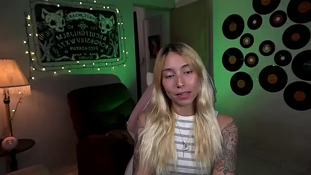 Snapshot of Saucy_Jenn chatting on 15, 3, 2025 Saucy Jenn online show from 15, 3, 2025