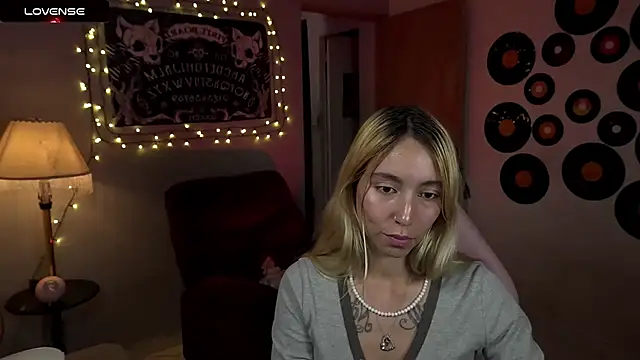 Snapshot of Saucy_Jenn chatting on 16, 3, 2025 Saucy Jenn online show from 16, 3, 2025