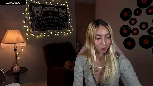 Snapshot of Saucy_Jenn chatting on 16, 3, 2025 Saucy Jenn online show from 16, 3, 2025