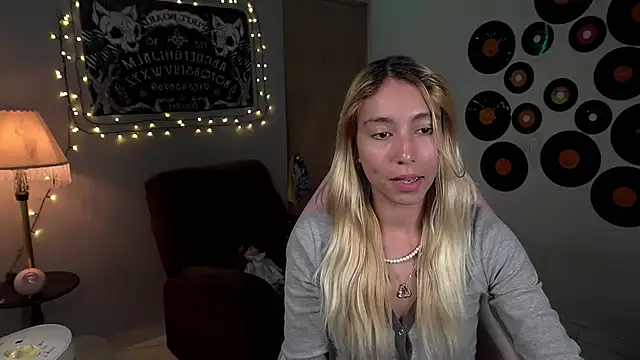 Snapshot of Saucy_Jenn chatting on 16, 3, 2025 Saucy Jenn online show from 16, 3, 2025