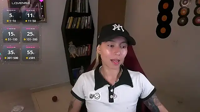 Snapshot of Saucy_Jenn chatting on 27, 9, 2025 Saucy Jenn online show from 27, 9, 2025