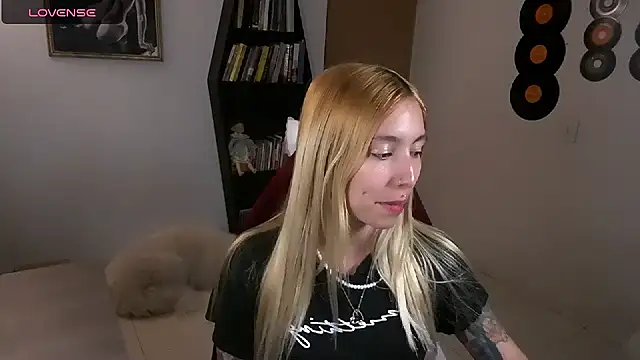 Snapshot of Saucy_Jenn chatting on 4, 10, 2025 Saucy Jenn online show from 4, 10, 2025