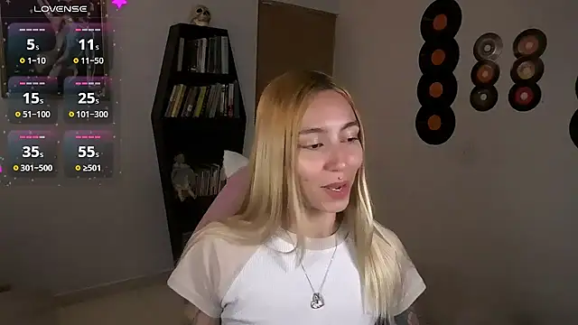 Snapshot of Saucy_Jenn chatting on 12, 10, 2025 Saucy Jenn online show from 12, 10, 2025