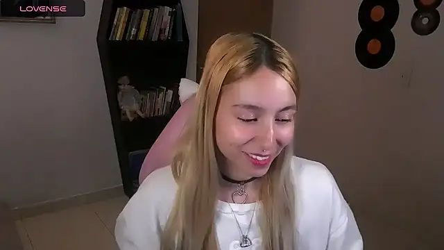 Snapshot of Saucy_Jenn chatting on 17, 10, 2025 Saucy Jenn online show from 17, 10, 2025