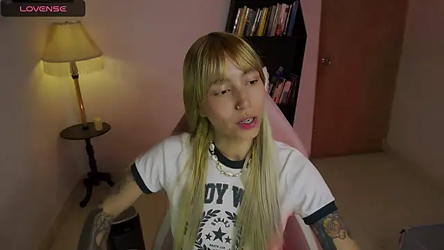 Saucy Jenn online show from 7, 2, 2026