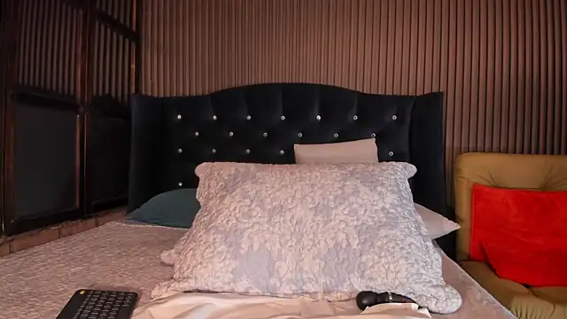 JuliaDawson  online show from 16, 4, 2026