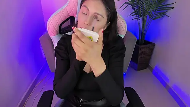 Snapshot of Kyomi_chang chatting on 8, 3, 2025 Kyomi chang online show from 8, 3, 2025