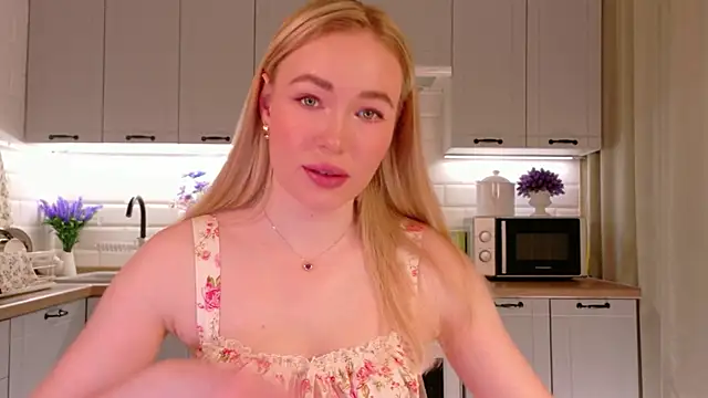 Snapshot of Veronika_Mitchel chatting on 17, 11, 2025 Veronika Mitchel online show from 17, 11, 2025