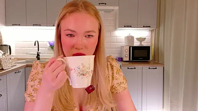 Veronika Mitchel online show from 7, 4, 2026