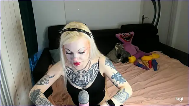 Snapshot of HelenGoat chatting on 3, 11, 2025 HelenGoat online show from 3, 11, 2025