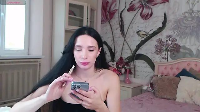 AliciaBow online show from 8, 9, 2025