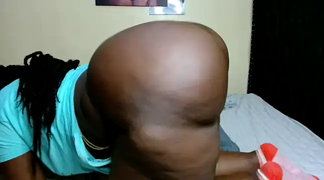 Snapshot of Toomuchbooty33 chatting on 4, 12, 2024 Toomuchbooty33 online show from 4, 12, 2024