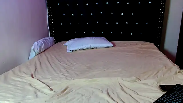 Snapshot of Toomuchbooty33 chatting on 30, 9, 2025 Toomuchbooty33 online show from 30, 9, 2025