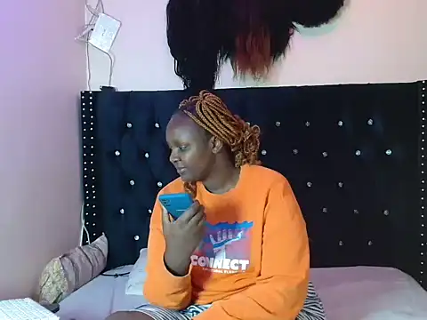 Snapshot of Toomuchbooty33 chatting on 14, 10, 2025 Toomuchbooty33 online show from 14, 10, 2025