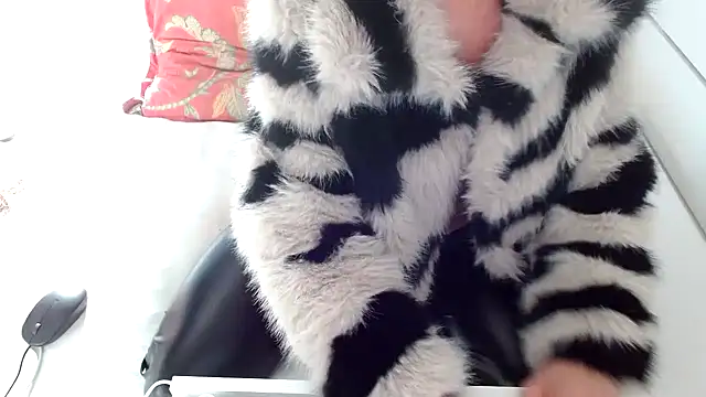 34MANON online show from 1, 2, 2025