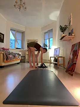 LeyaJohnson online show from 2, 4, 2026