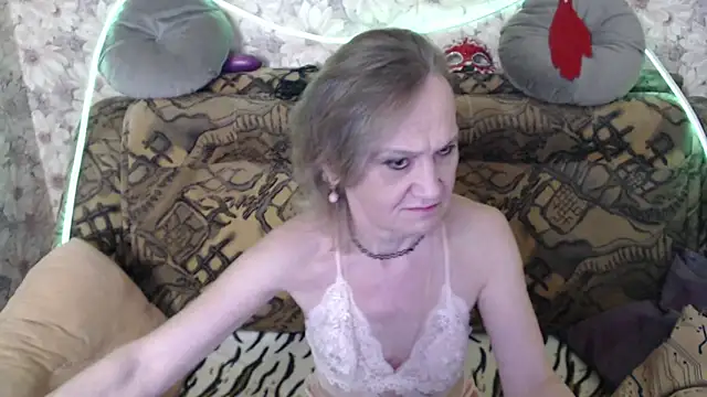 Snapshot of MissBekker chatting on 4, 6, 2026 MissBekker online show from 4, 6, 2026