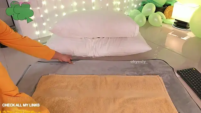 ohyesly  online show from 7, 3, 2026