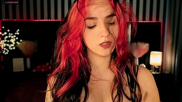 Daphne Moss online show from 23, 4, 2026