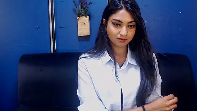 Delilah Blazee online show from 11, 3, 2025