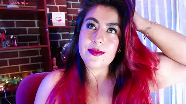 Snapshot of gatuwildhott chatting on 8, 7, 2026 gatuwildhott online show from 8, 7, 2026