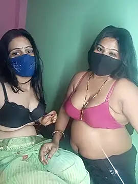 Snapshot of cutee__crazy chatting on 14, 10, 2025 cutee crazy online show from 14, 10, 2025