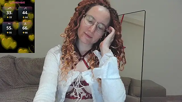Snapshot of AgnesGraham chatting on 3, 8, 2026 AgnesGraham online show from 3, 8, 2026