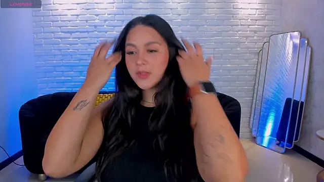 ToriCrossX online show from 4, 3, 2025