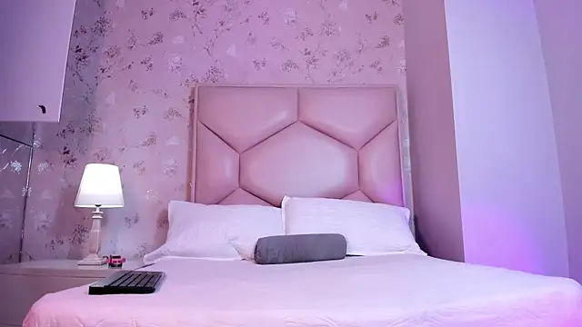 ambar sullivan online show from 4, 12, 2025