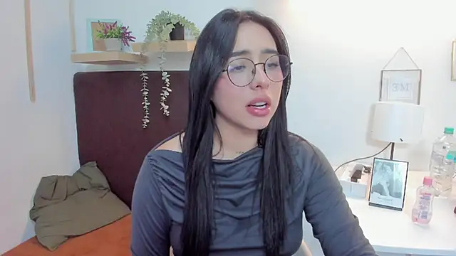 Snapshot of isabella_jade chatting on 24, 2, 2025 isabella jade online show from 24, 2, 2025