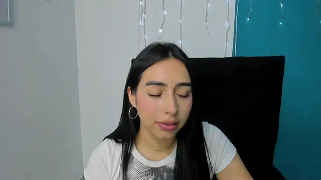 Snapshot of isabella_jade chatting on 8, 3, 2025 isabella jade online show from 8, 3, 2025