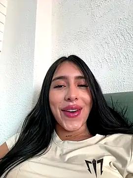 Snapshot of isabella_jade chatting on 28, 10, 2025 isabella jade online show from 28, 10, 2025