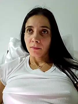 Snapshot of miaeyes chatting on 23, 12, 2024 miaeyes online show from 23, 12, 2024