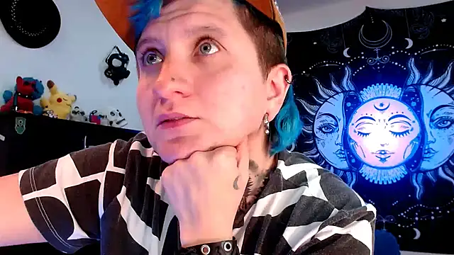 Marieblueeyes online show from 3, 2, 2025