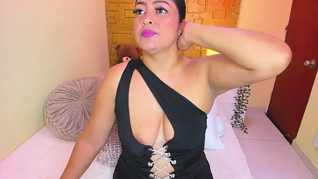 Snapshot of Julia_Haye chatting on 1, 7, 2026 Julia Haye online show from 1, 7, 2026