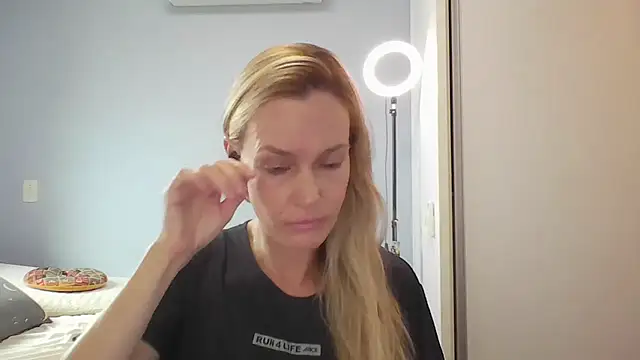 Annylove1 online show from 9, 4, 2026