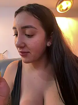 Snapshot of Hannahoff chatting on 3, 3, 2025 Hannahoff online show from 3, 3, 2025