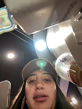 Snapshot of Hannahoff chatting on 29, 9, 2025 Hannahoff online show from 29, 9, 2025