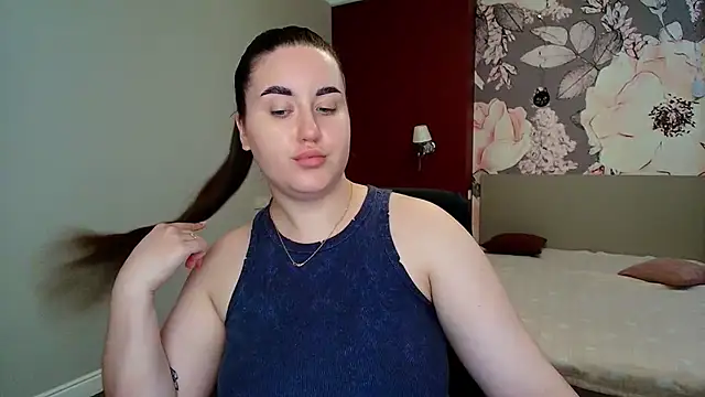 Snapshot of Roxie_Bradley chatting on 17, 6, 2026 Roxie Bradley online show from 17, 6, 2026