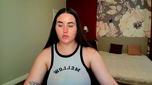 Snapshot of Roxie_Bradley chatting on 18, 6, 2026 Roxie Bradley online show from 18, 6, 2026