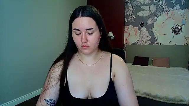 Snapshot of Roxie_Bradley chatting on 30, 6, 2026 Roxie Bradley online show from 30, 6, 2026
