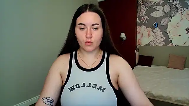 Snapshot of Roxie_Bradley chatting on 8, 7, 2026 Roxie Bradley online show from 8, 7, 2026
