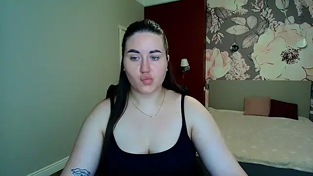 Snapshot of Roxie_Bradley chatting on 13, 7, 2026 Roxie Bradley online show from 13, 7, 2026