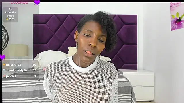 Snapshot of AlmaSean chatting on 5, 12, 2024 AlmaSean online show from 5, 12, 2024