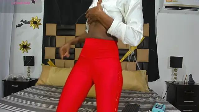 Snapshot of AlmaSean chatting on 31, 10, 2025 AlmaSean online show from 31, 10, 2025