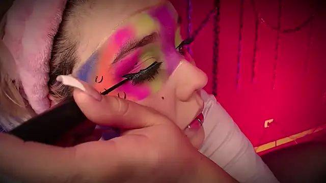 Laura takint online show from 13, 3, 2025