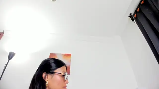 nia  white online show from 26, 3, 2026